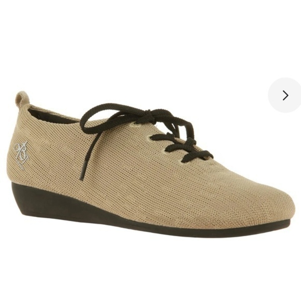 OTBT Wilna Sneaker in camel color Fabric Size 8.5